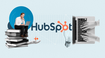 Een man zit op een stapel boeken met een laptop, naast het HubSpot-logo.